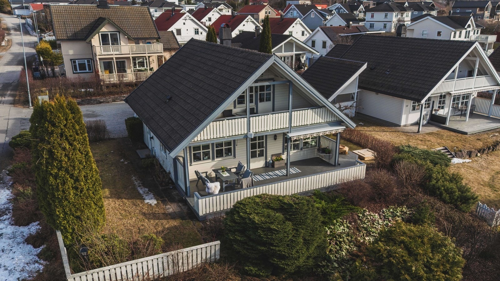 Nordahlvegen 92 har en deilig beliggenhet i Bekkelaget med kort avstand til nydelige turområder bl.a. på Ottestadstien Galleribilde