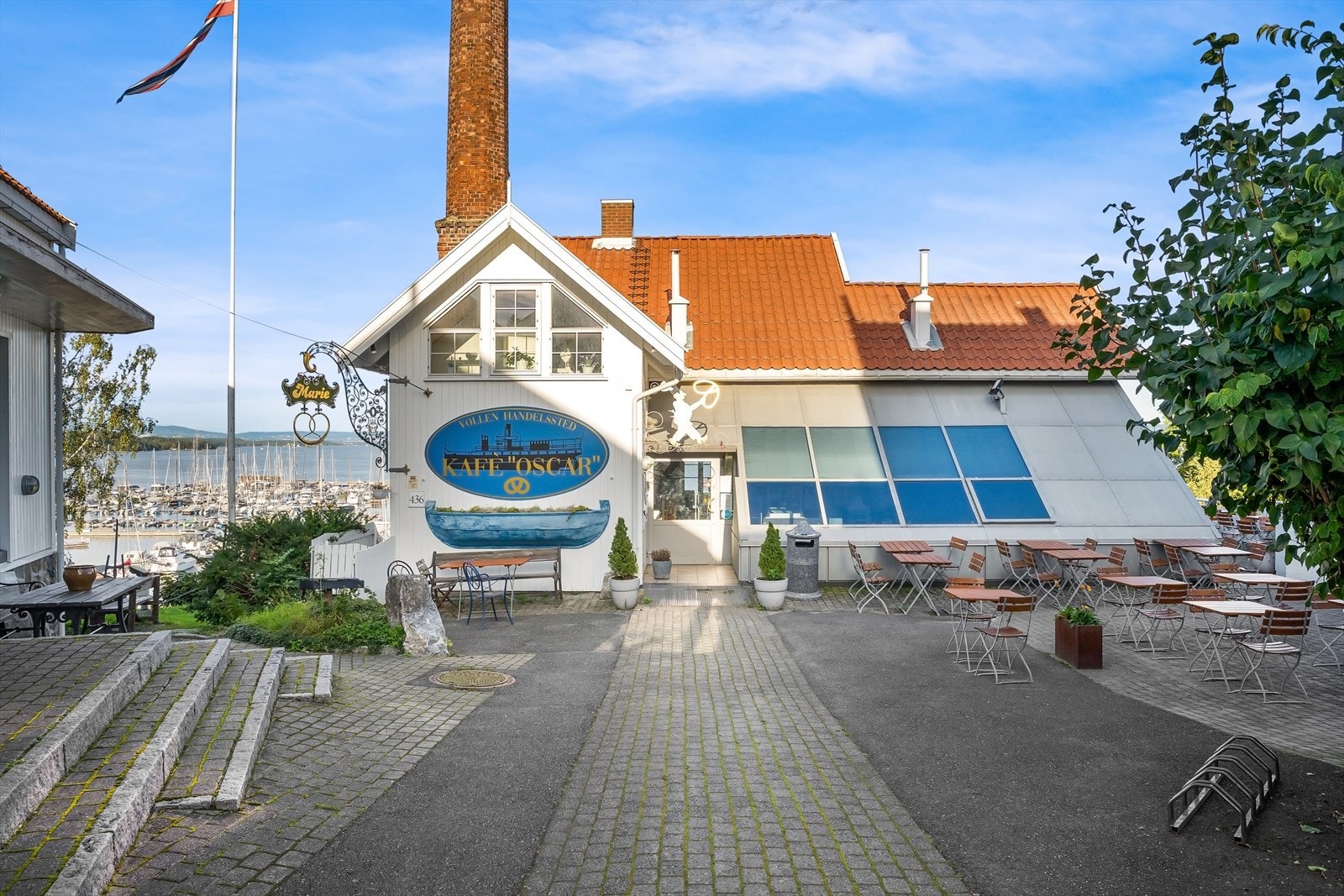Her finner du blant annet kafeer, restauranter og butikker. Galleribilde