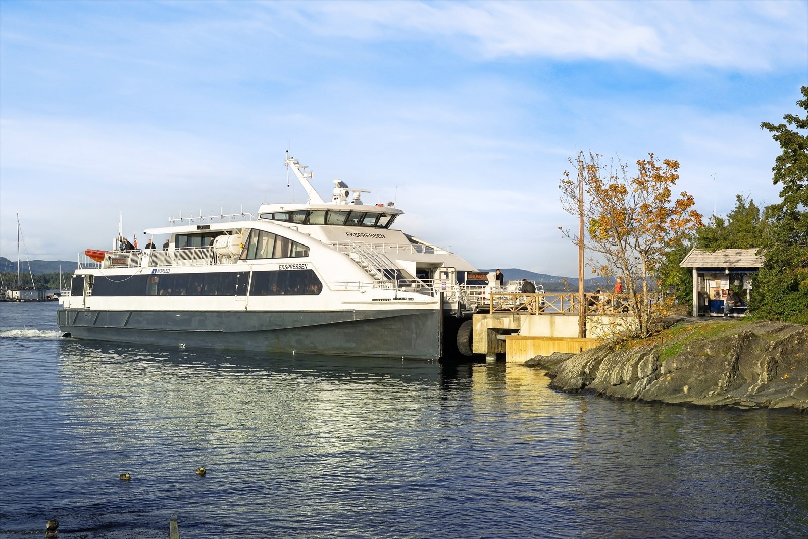 Hurtigbåten tar deg til Aker Brygge fra Vollen på ca. 25 minutter. Galleribilde