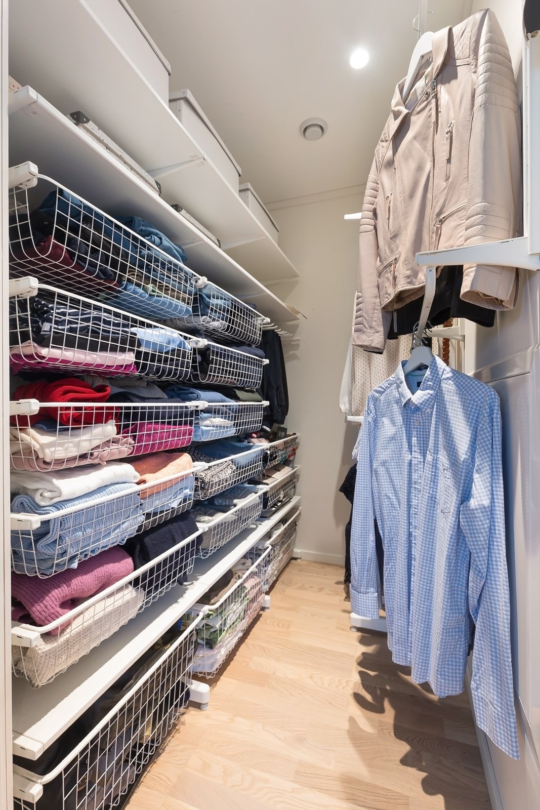 Walk-in garderobe. Galleribilde