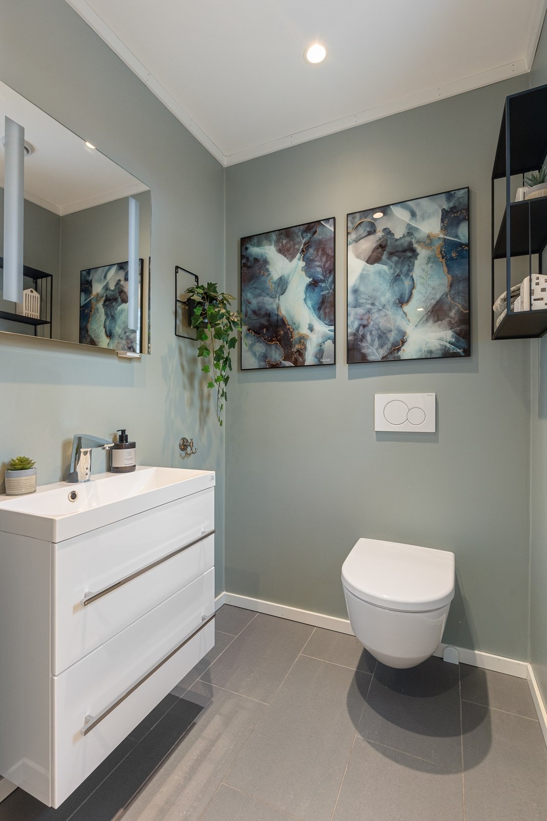 Praktisk toalettrom i 1. etasje. Galleribilde