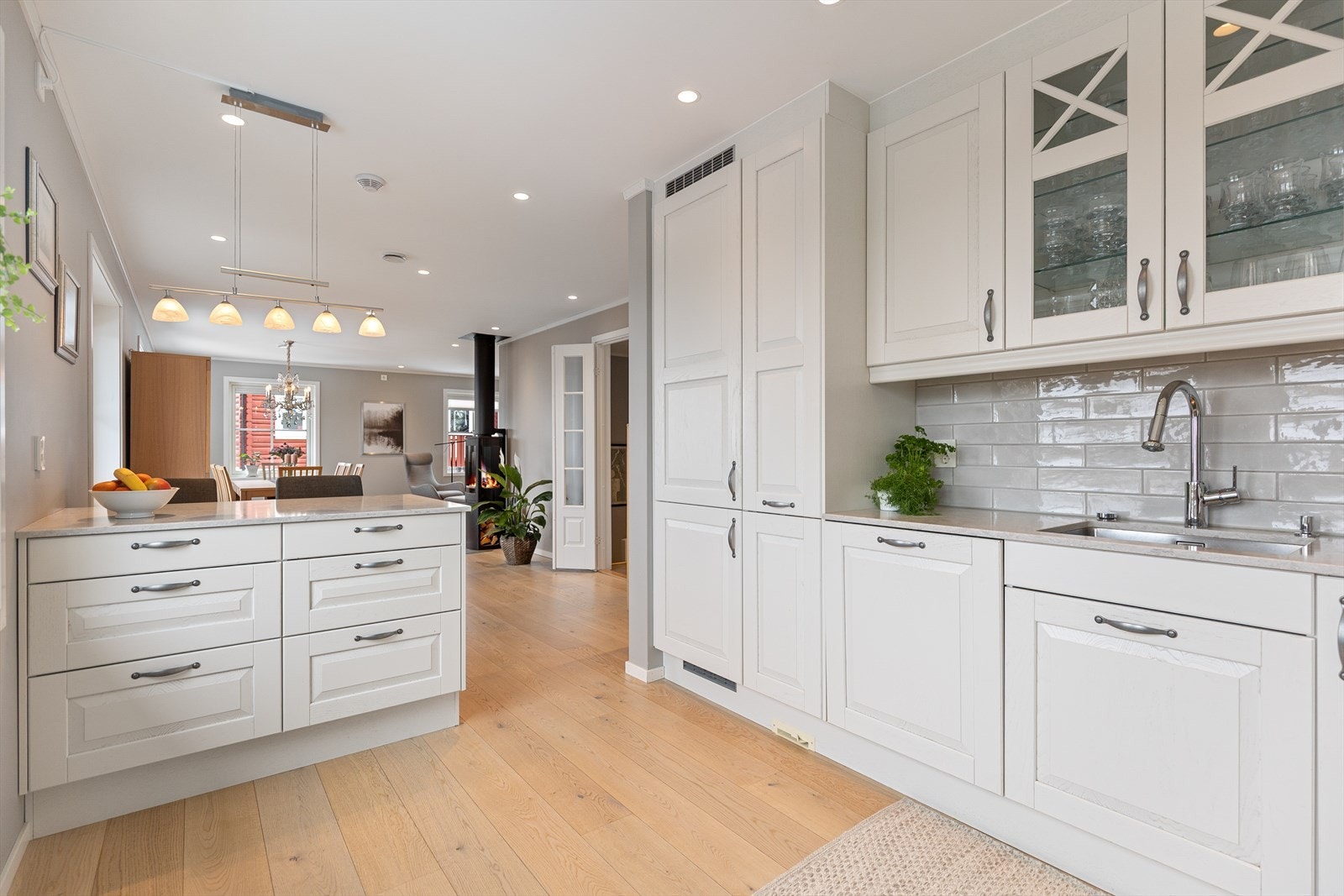 Benkeplate i steinkompositt. Galleribilde