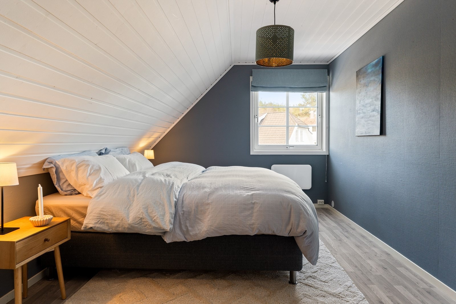 Dette soverommet er på 15 kvm og har godt med plass til seng av ønsket størrelse, samt øvrig møblement. Galleribilde
