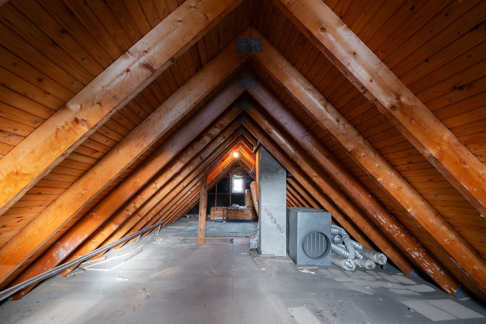 Huset har et kaldloft hvor måleverdig areal utgjør 18 kvm. Galleribilde