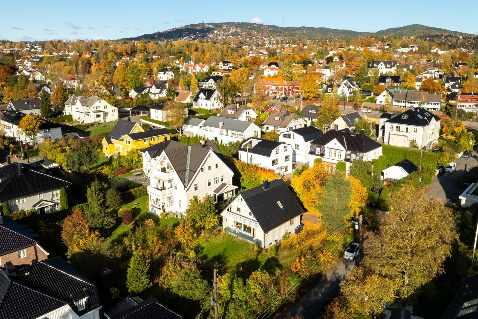 Eneboligen ligger attraktivt til i rolig og barnevennlig villastrøk på Smestad/Heggeli. Galleribilde