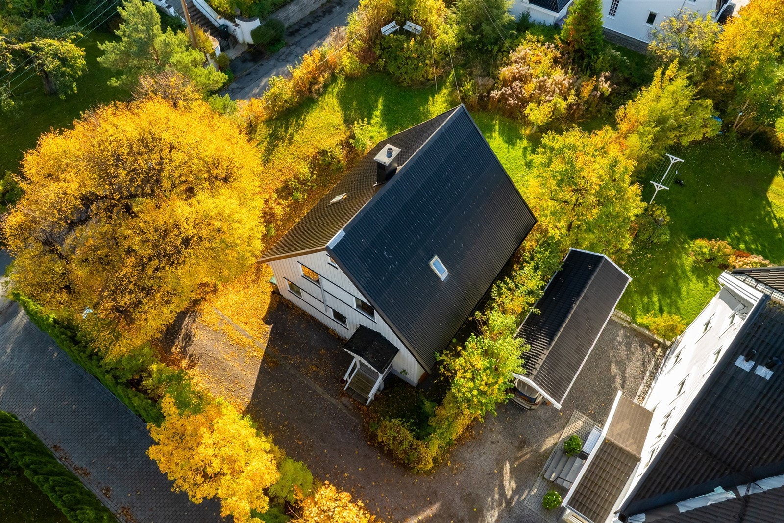Dette er en spennende og sjelden enebolig med stort potensiale på Smestad/Heggeli! Galleribilde