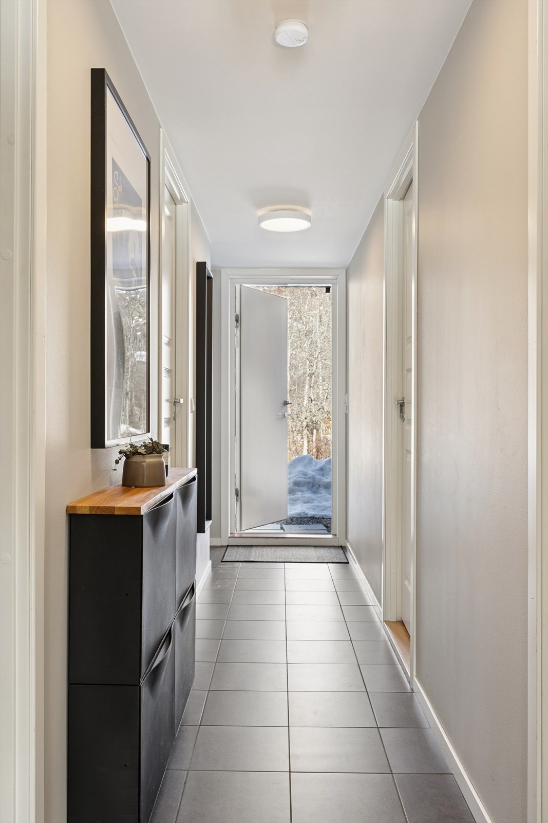 Lys og fin entrè. Velkommen inn! Galleribilde