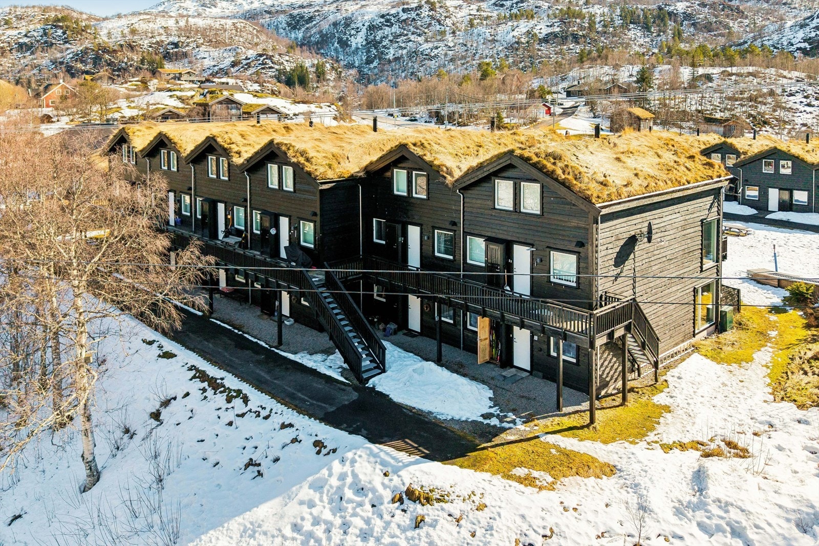 Her får du en fritidseiendom beliggende i naturskjønne omgivelser på Kvæven i Sirdal kommune, med en høyde over havet på 580 meter Galleribilde