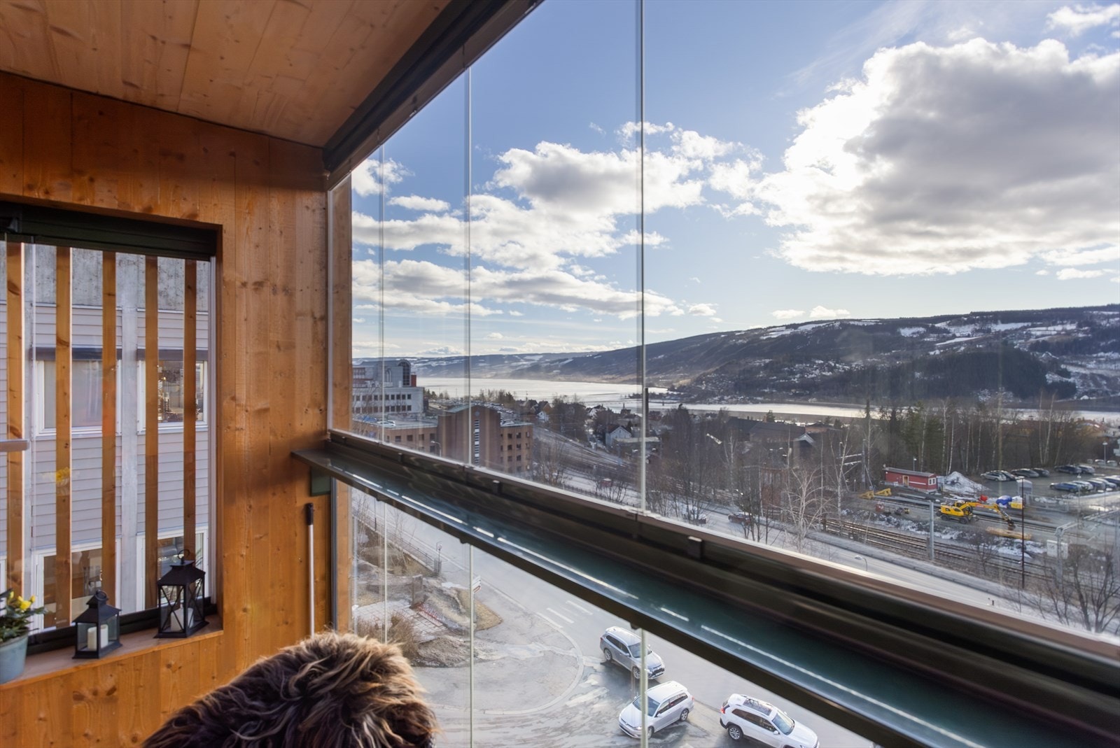 Den sørvestvendte plasseringen gir gode solforhold på balkongen. Galleribilde