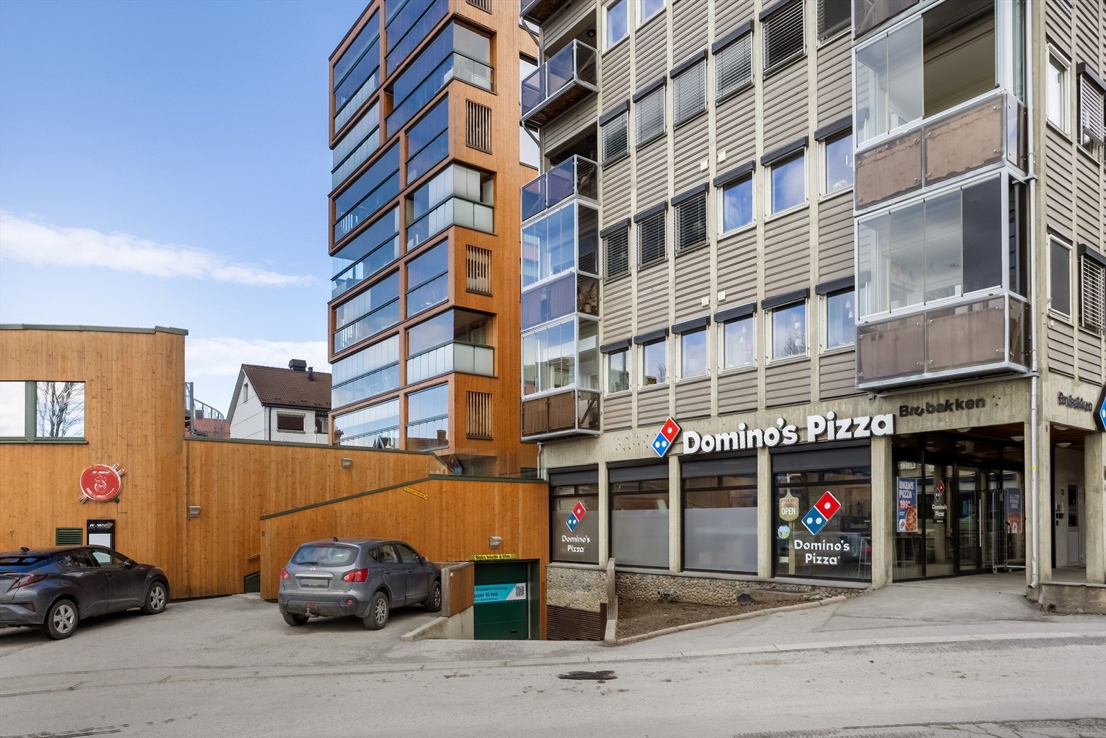 Eiendommen ligger sentralt i Lillehammer sentrum med umiddelbar nærhet til servicetilbud. Galleribilde