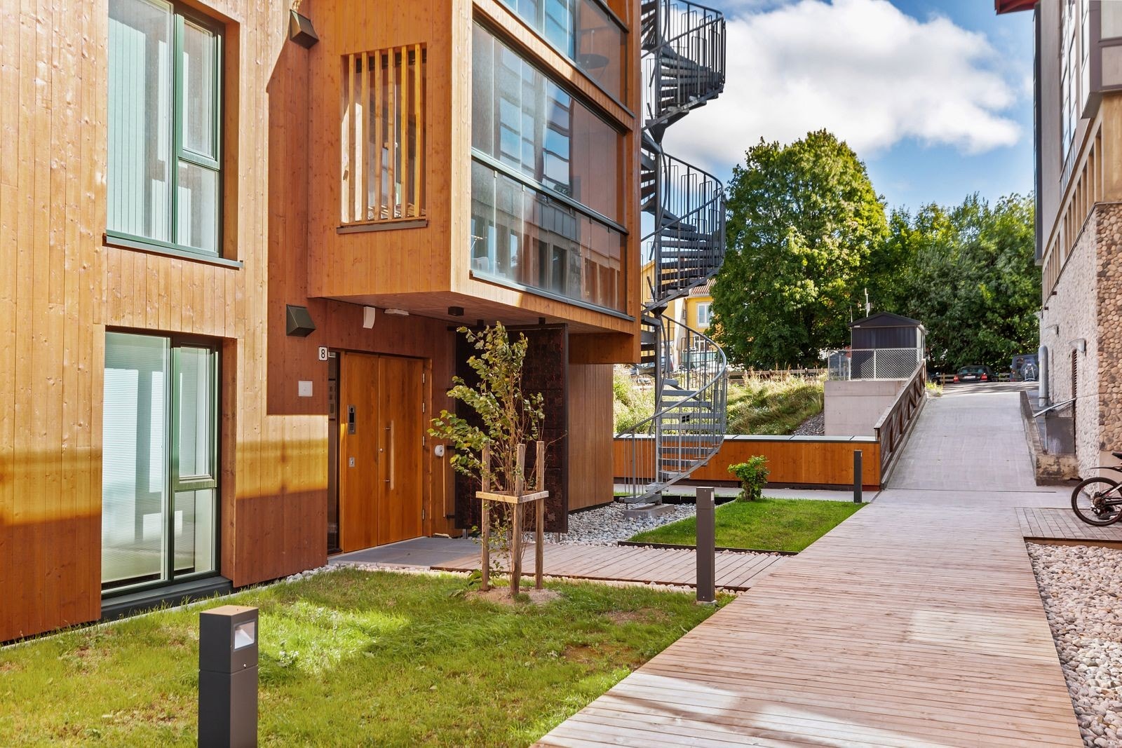 Adkomst til leilighetene via lukket trapperom med heis og dørtelefon. Galleribilde