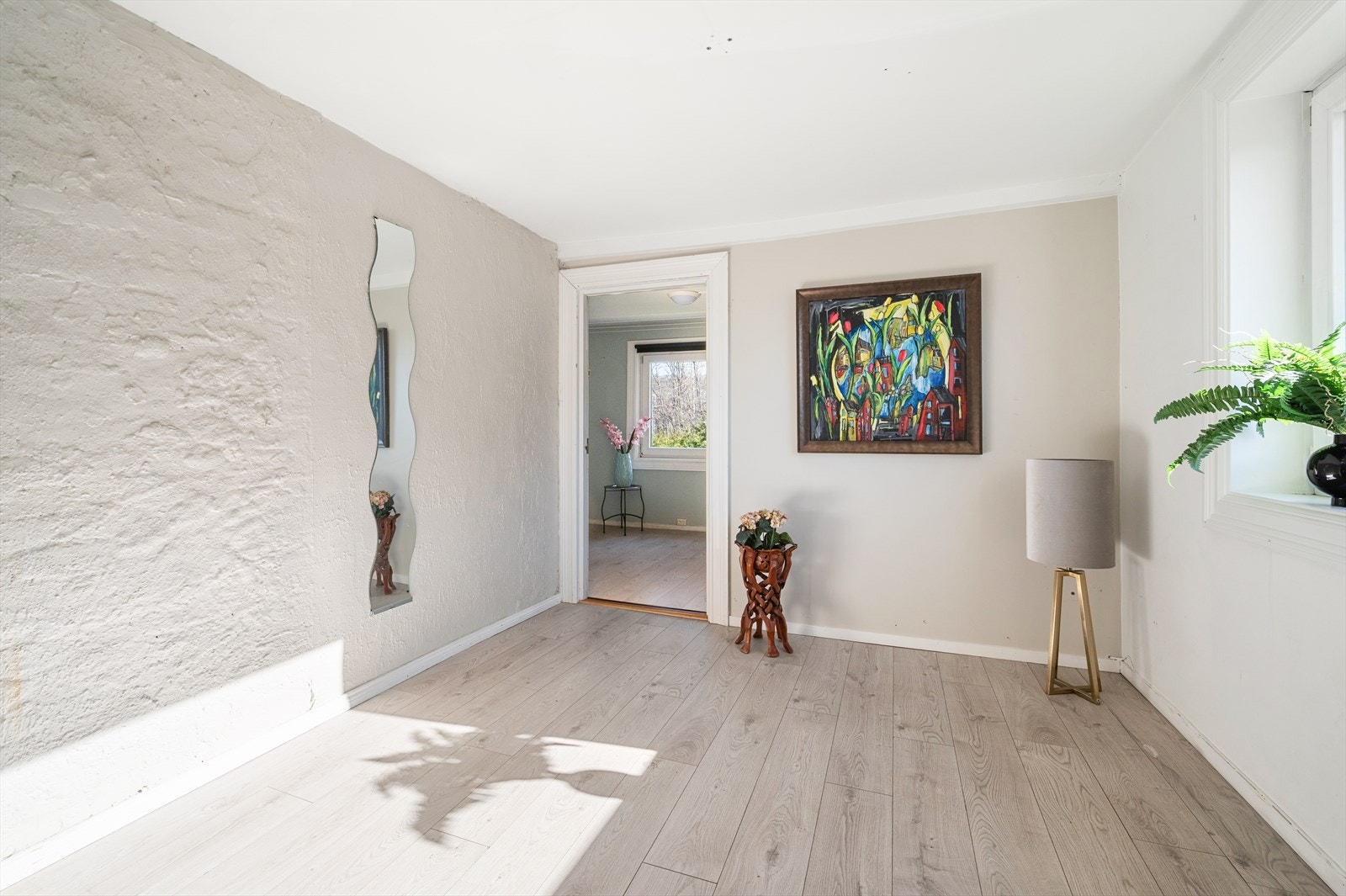 Hele boligen har behov for oppussing. Galleribilde