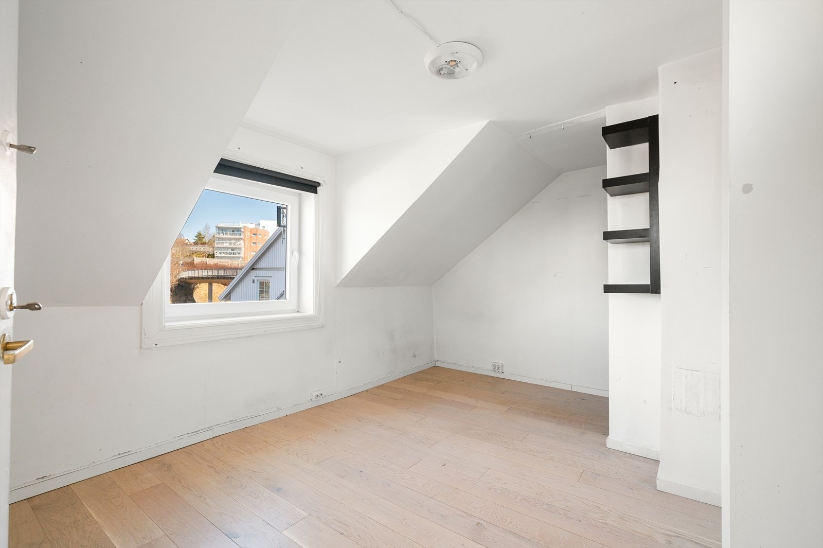 Soverom i 2. etasje. Byggetegninger fra kommunen foreligger ikke for 2. etasje. Galleribilde
