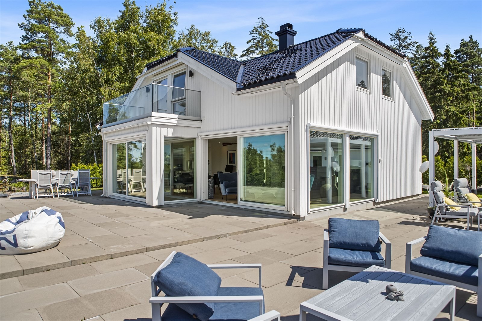 Nordvik Tønsberg v/Jørgen Nyhus har gleden av å ønske velkommen til Rødnesveien 97! Foto: Fotograf Magik. Galleribilde