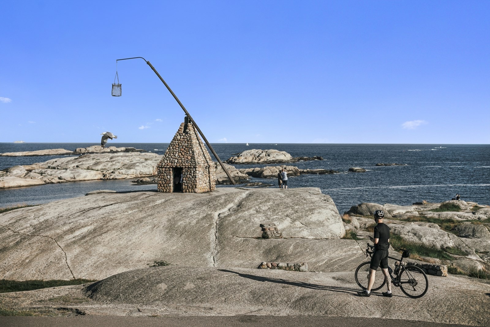 Legg gjerne turen til populære Verdens Ende med sine mange svaberg, småholmer og vakre natur. Her er det nydelig utsikt utover havet, samt fine bade- og fiskemuligheter. Galleribilde