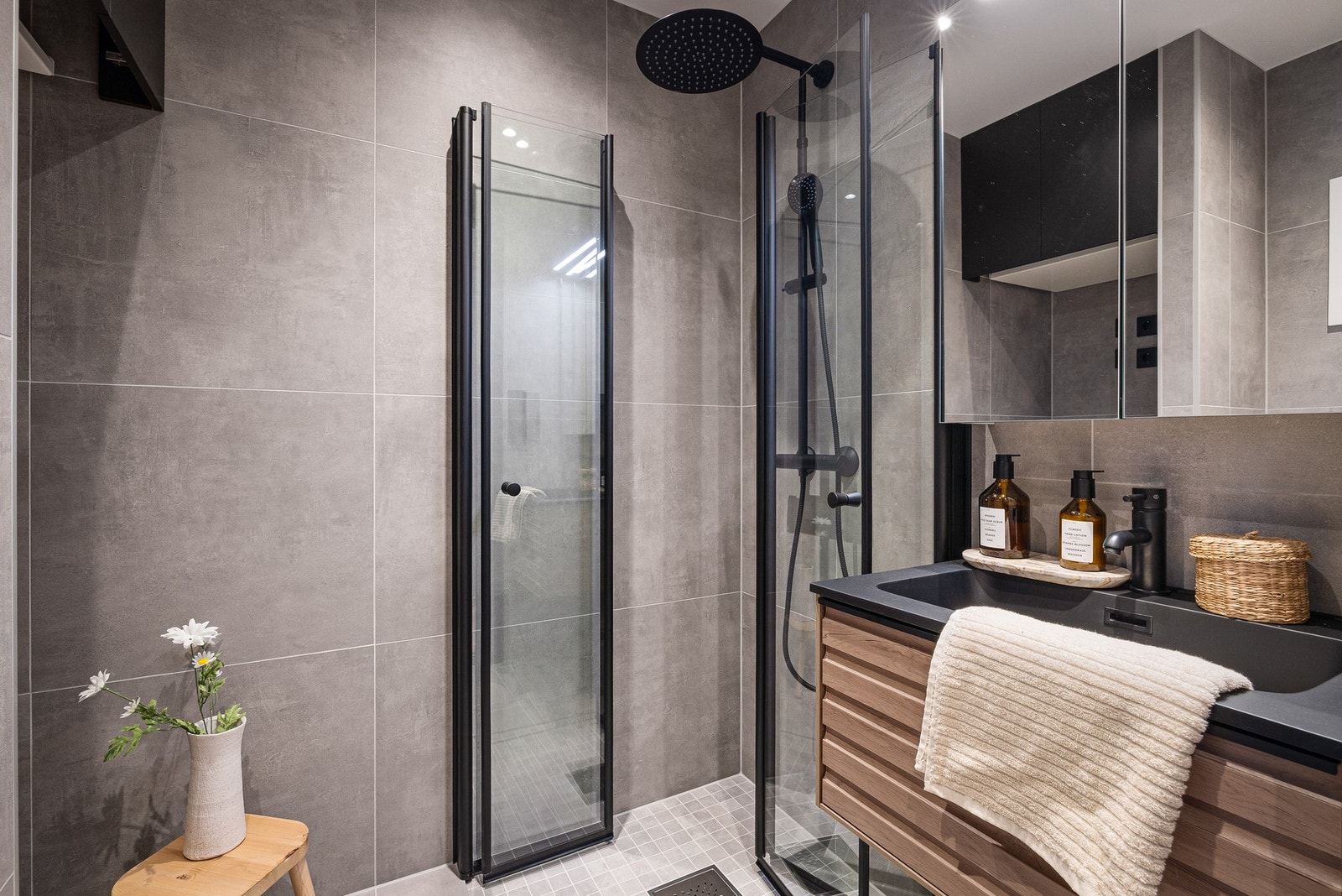 Pent helfliset bad med varme i gulvet Galleribilde