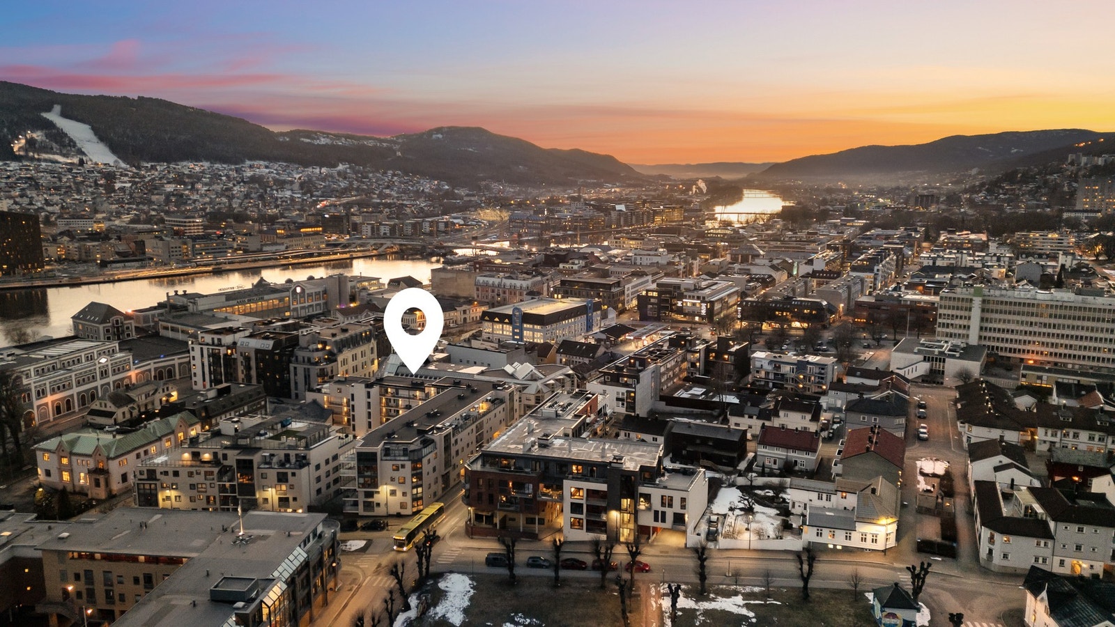 Det tar kun 7 min å gå til Bragernes torg som byr på et bredt utvalg av spennende butikker, kaféer, restauranter og kulturelle opplevelser Galleribilde