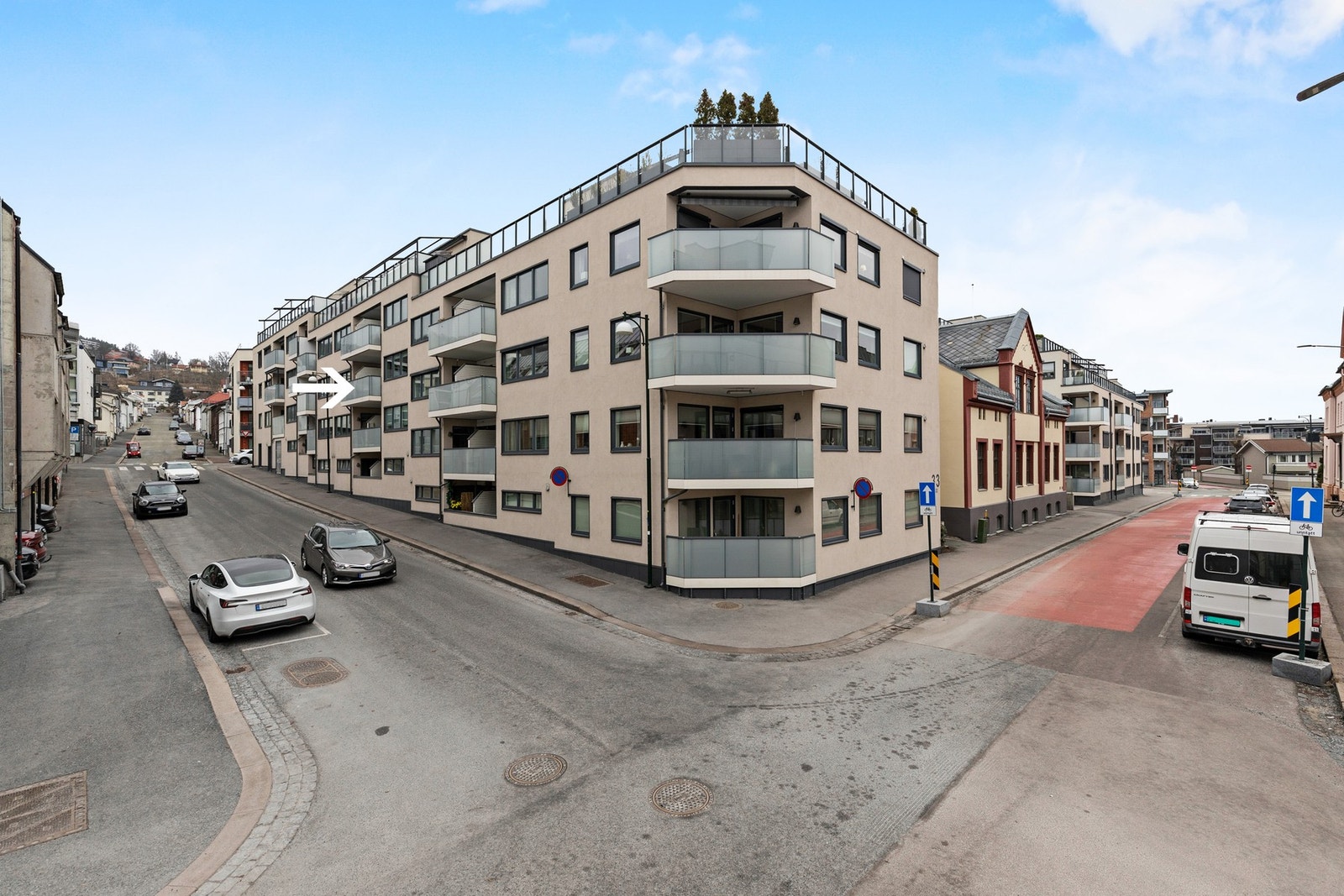 Dette er en moderne og strøken leilighet i 3. etasje i boligblokk fra 2017 Galleribilde