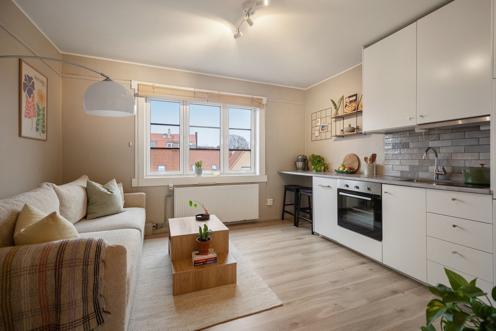 Stine Louise Opstadmo v/DNB har gleden av å presentere Marcus Thranes gate 11! Foto: Per Oscar V/Effk Galleribilde