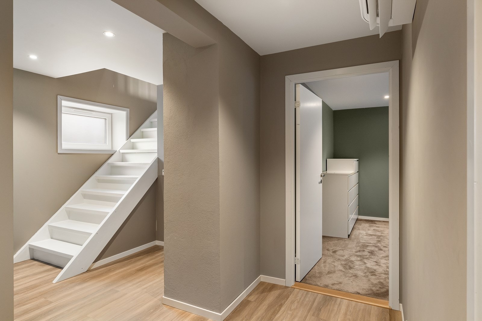 Kjeller - Gang Galleribilde