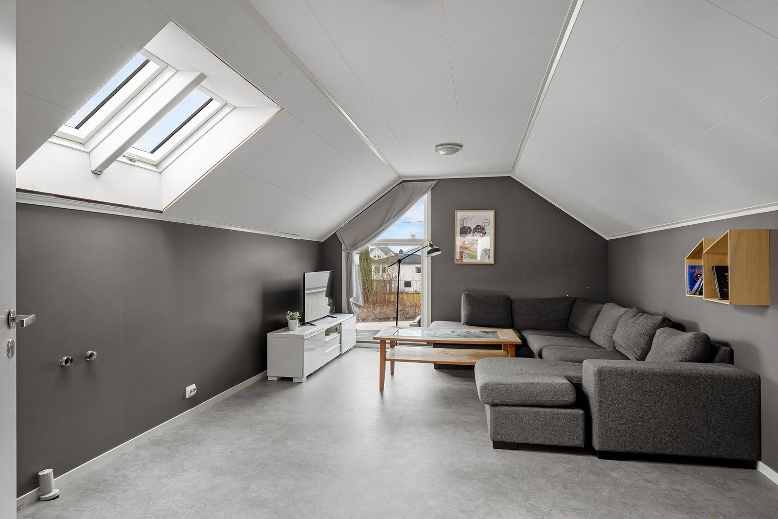 Loft på garasje ( Ikke søkt om innredning) Galleribilde