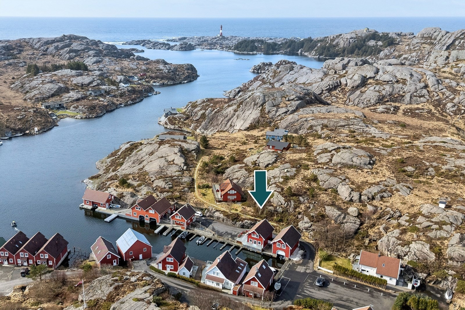 Fritidseiendom med en attraktiv beliggenhet i sjøkanten Galleribilde