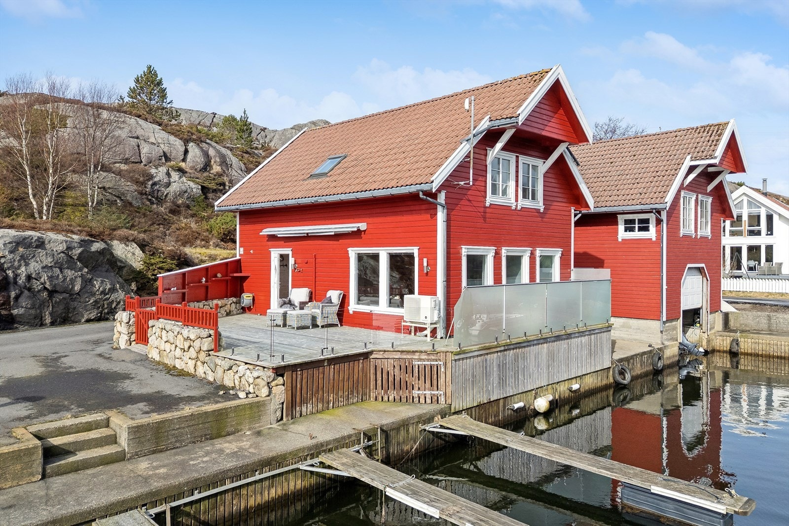 Her får du ca.10 meter med strandlinje/brygge Galleribilde