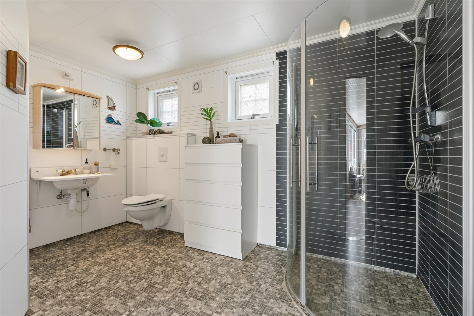 Baderom
Badet og hele fritidsboligen er rullestol vennlig Galleribilde