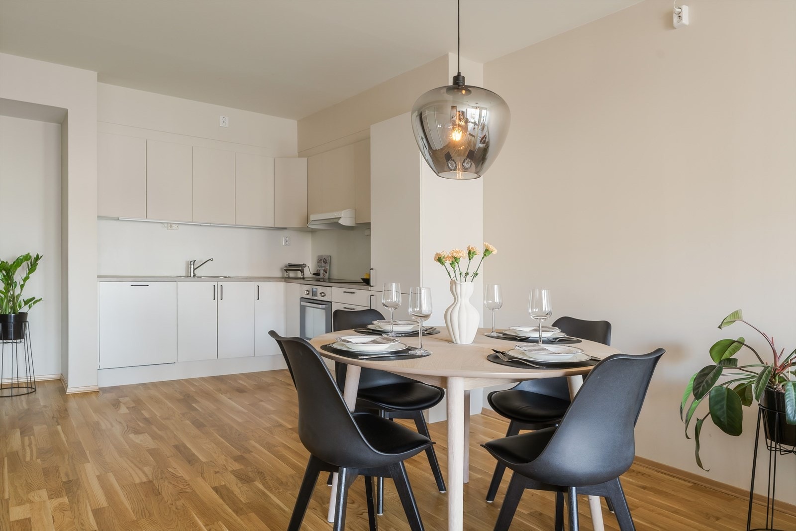 TV/internett, vaktmestertjenester, fjernvarme felles husforsikring mm. er inkludert i felleskostnadene Galleribilde