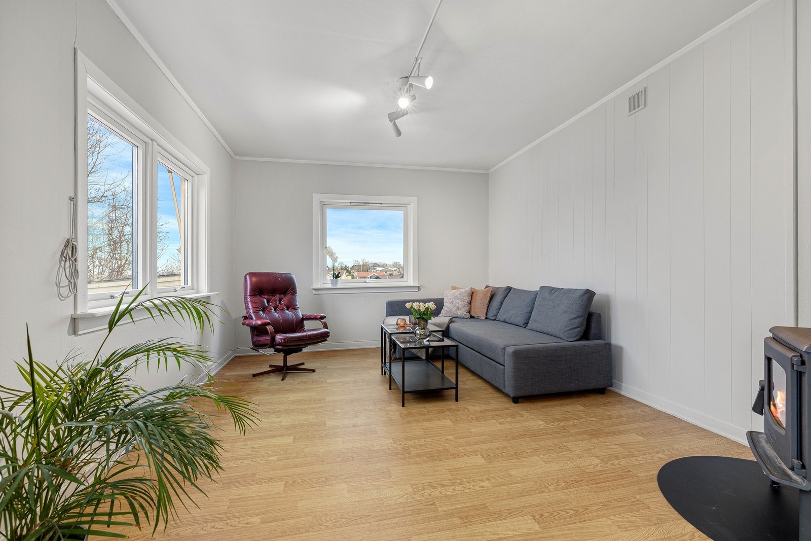 Her er det plass til sofa, bord og stol. Galleribilde