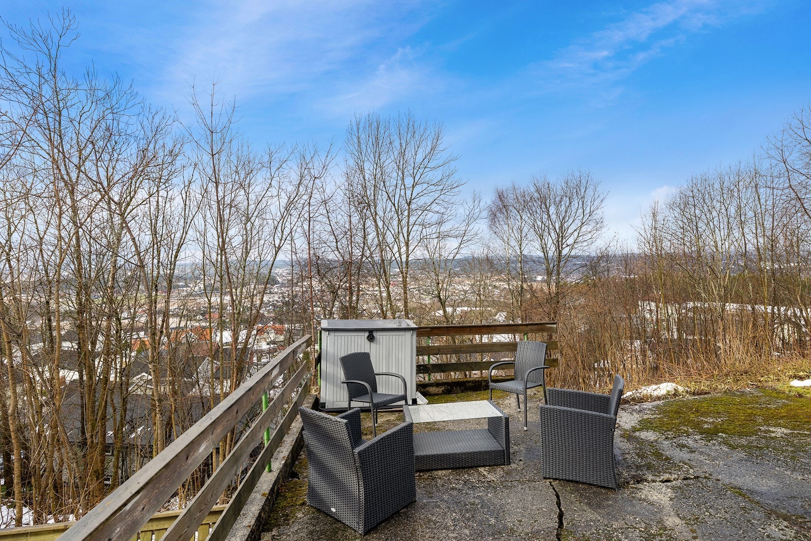 Det er fra hagen god utsikt utover Vestfossen. Galleribilde