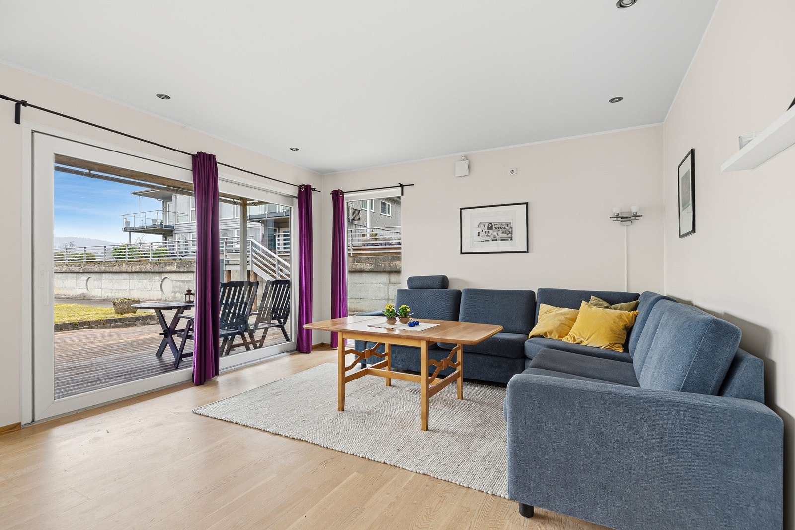 Sjønær 3-roms med god standard - God standard - 2 romslige soverom - Parkeringsplass Galleribilde