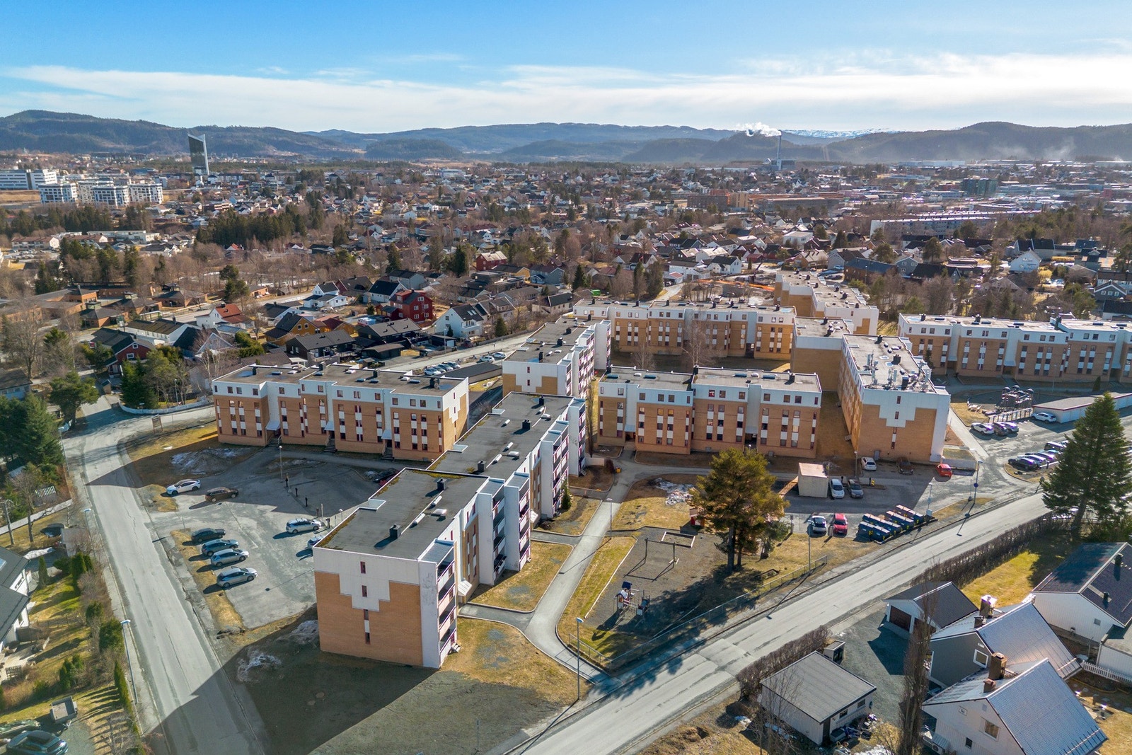 Nærområdet byr på blant annet dagligvarebutikker, gangavstand til Heimdal sentrum, skistadion med turløyper året rundt, barnehage, skole og bussforbindelser Galleribilde