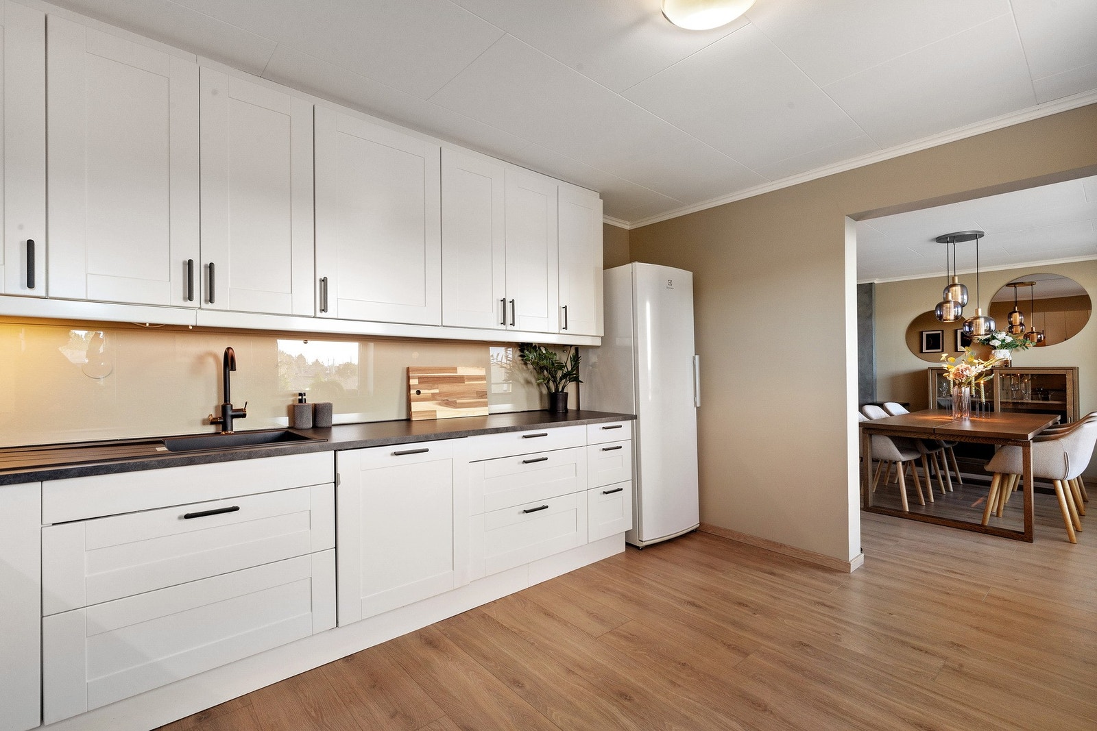 Fryseskapet kan medfølge salget Galleribilde