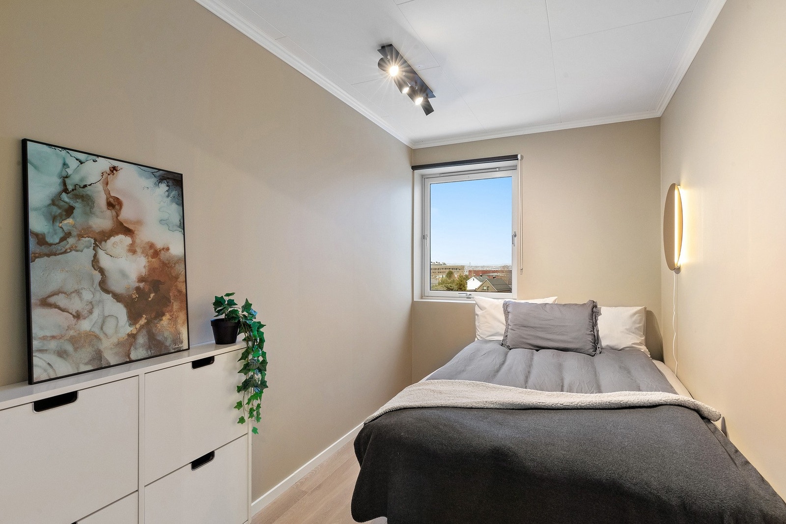 Det tredje og siste soverommet er på 6,8 kvm Galleribilde