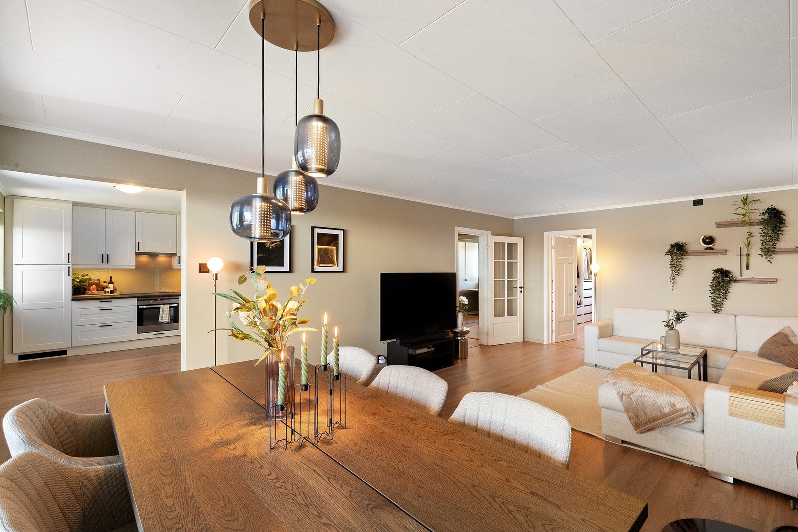 Felleskostnadene inkluderer TV/internett, avdrag og renter på fellesgjelden, vasking av korridor, kommunale avgifter, drift av borettslaget og felles byggforsikring Galleribilde