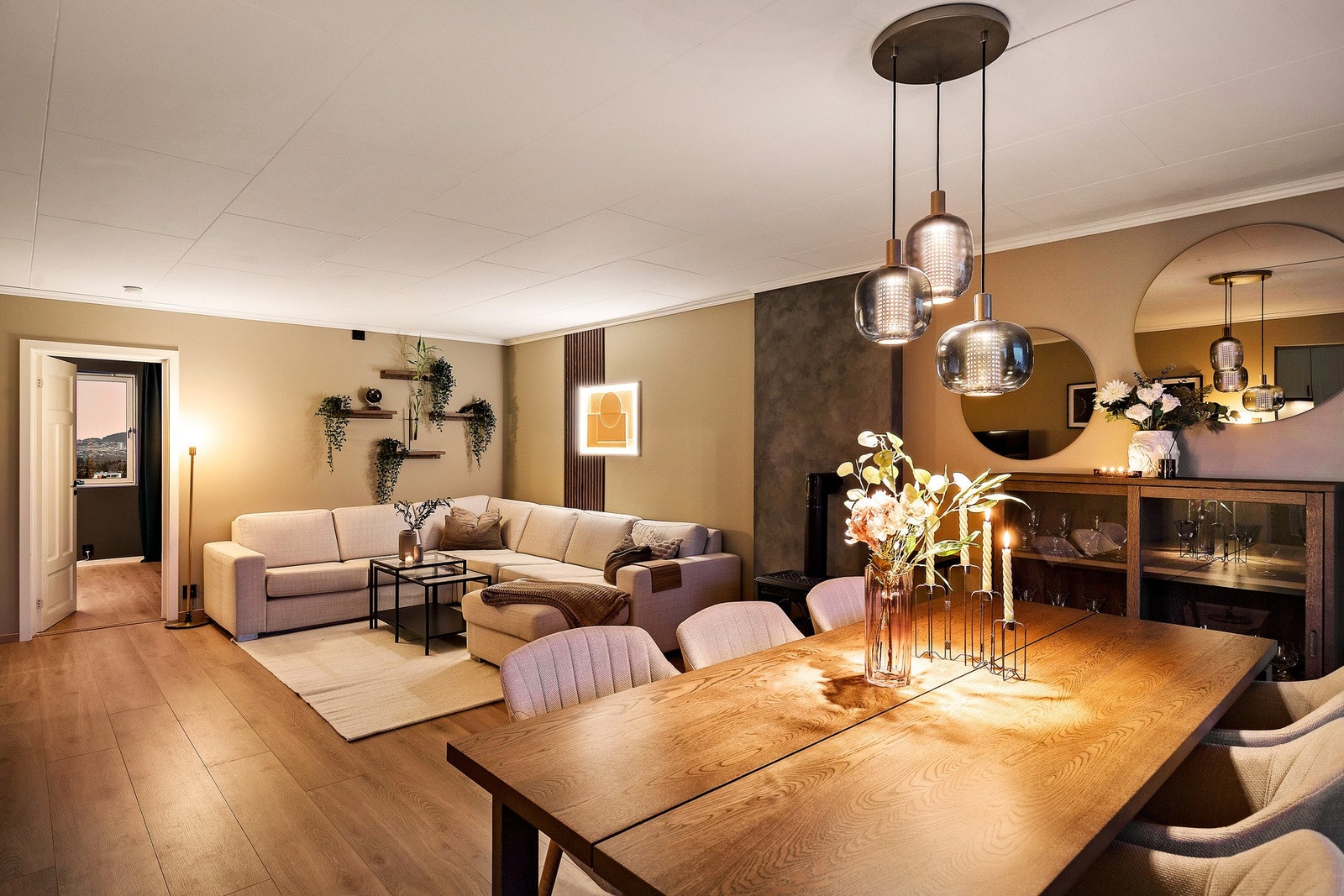 Her får du en gjennomgående fin 4-roms i toppetasje Galleribilde