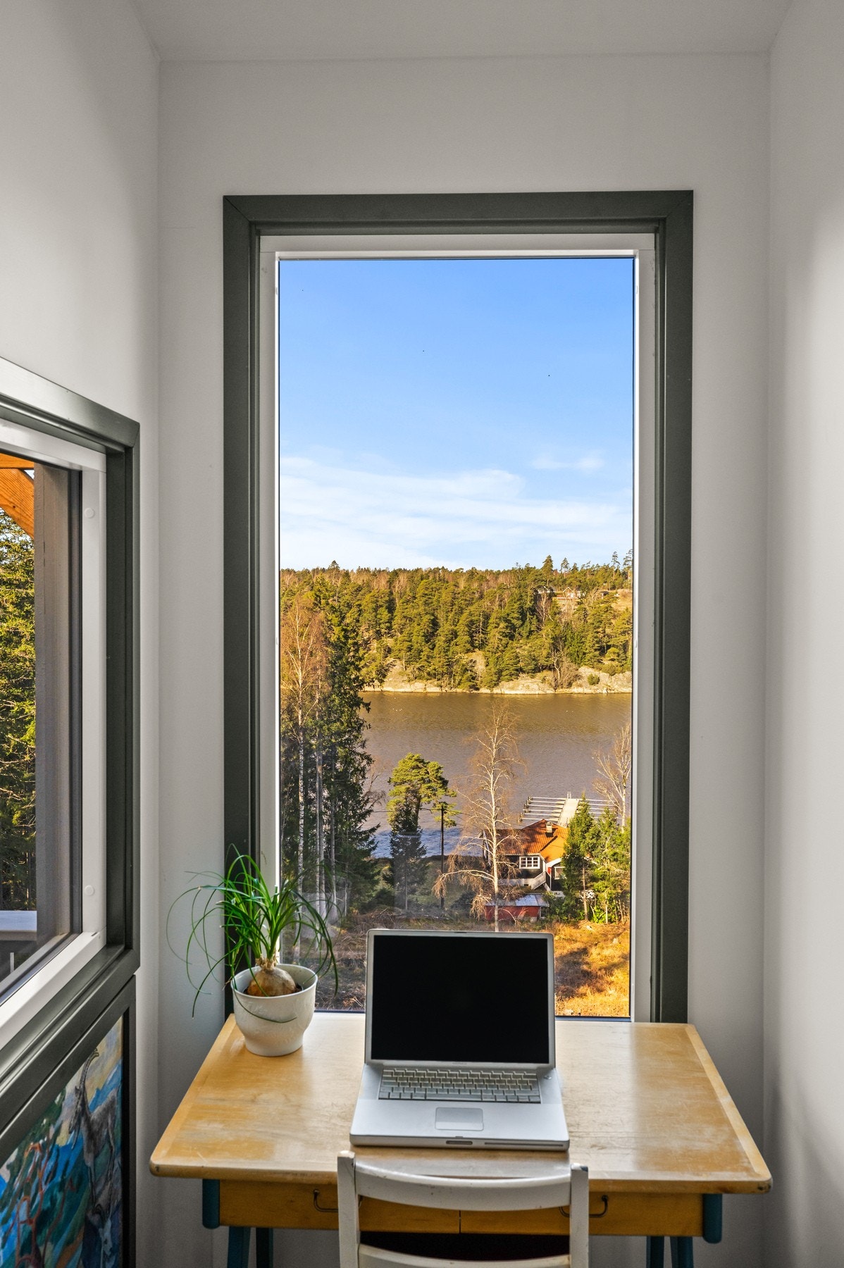 Hyttekontor i fredelige omgivelser og med beroende utsikt. Galleribilde