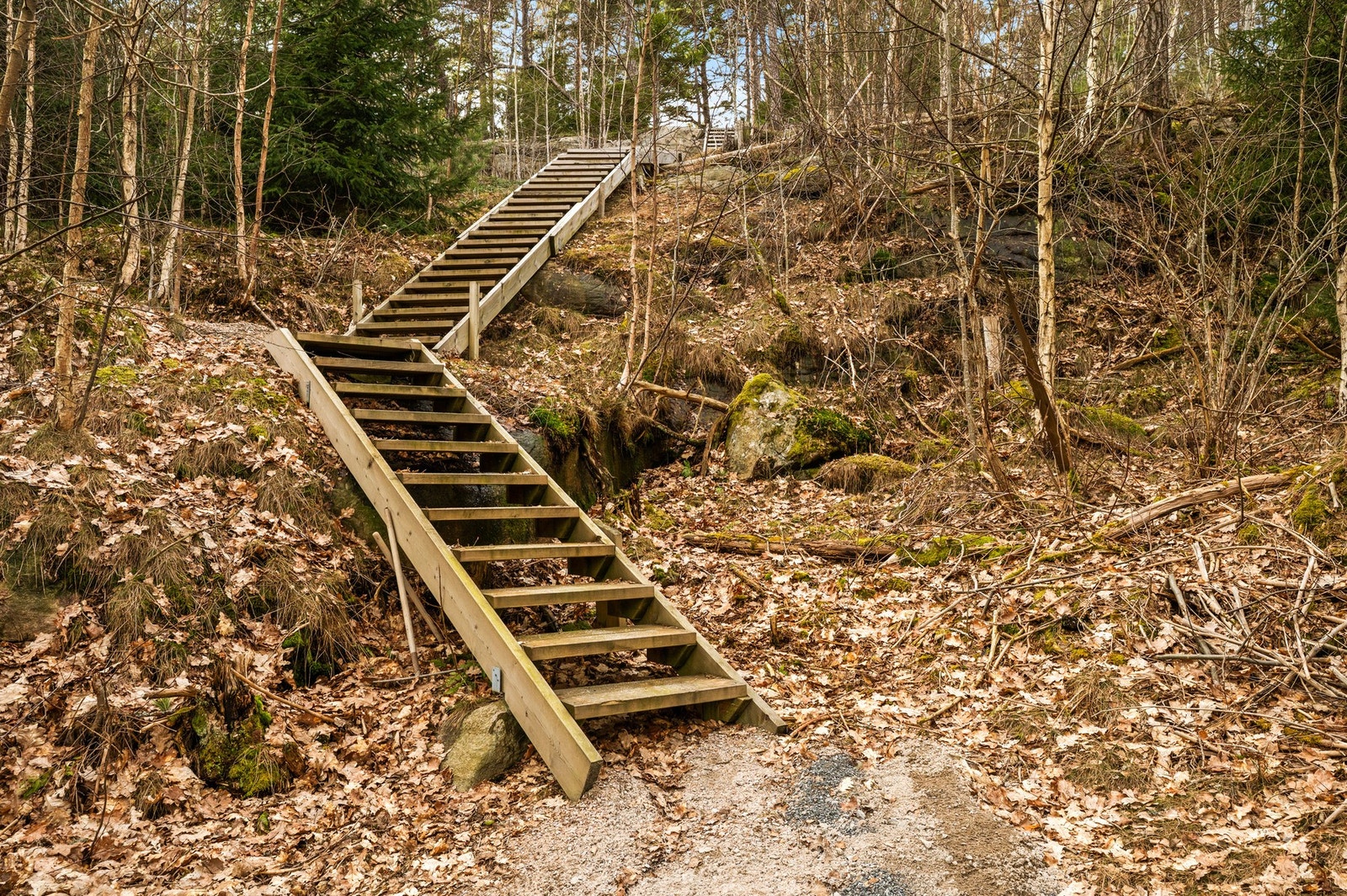 Trapper er bygget for enklere adkomst til hytta fra parkering (trappene er ikke byggesøkt). Galleribilde