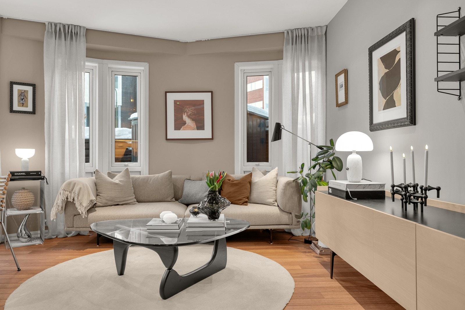 Du finner god plass til dagligstue-møblement Galleribilde