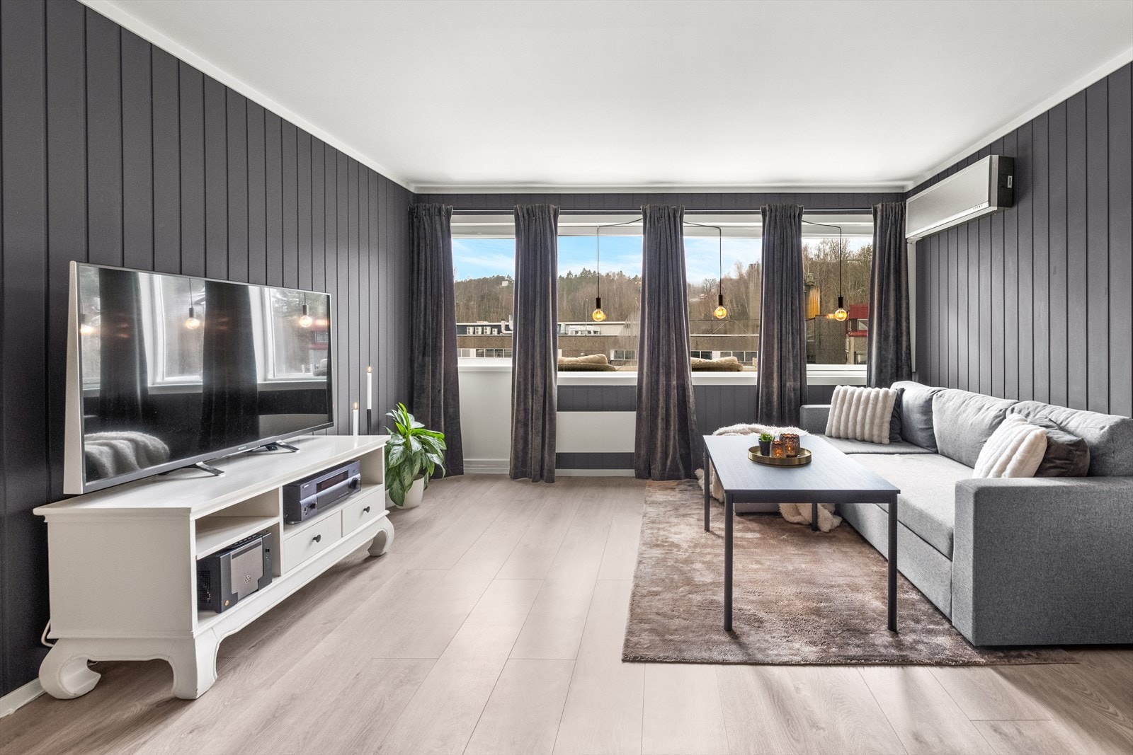 Utgang til veranda fra stuen. Galleribilde
