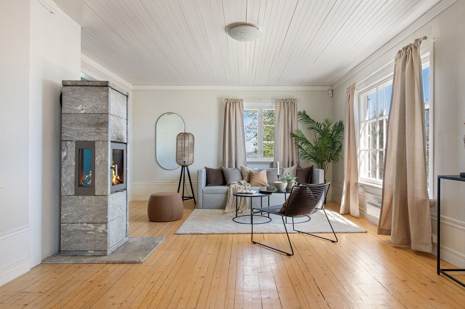 Stor stue med klebersteinsovn Galleribilde