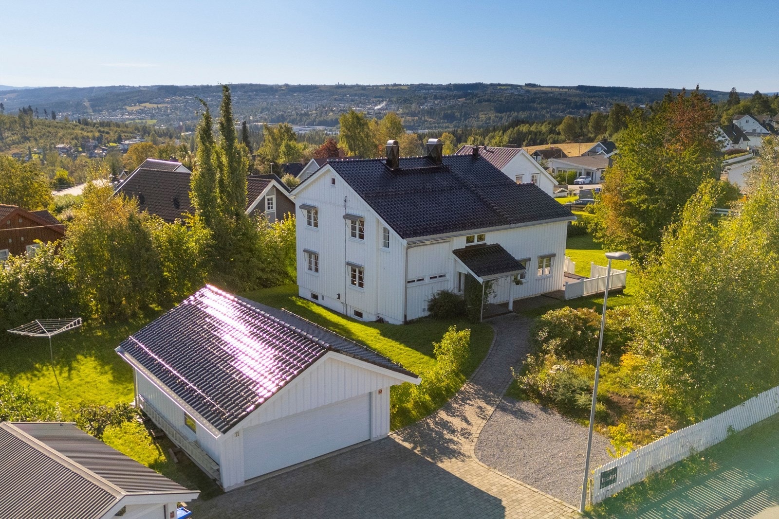 Dobbelgarasje og vesentlig påkostet de senere år Galleribilde