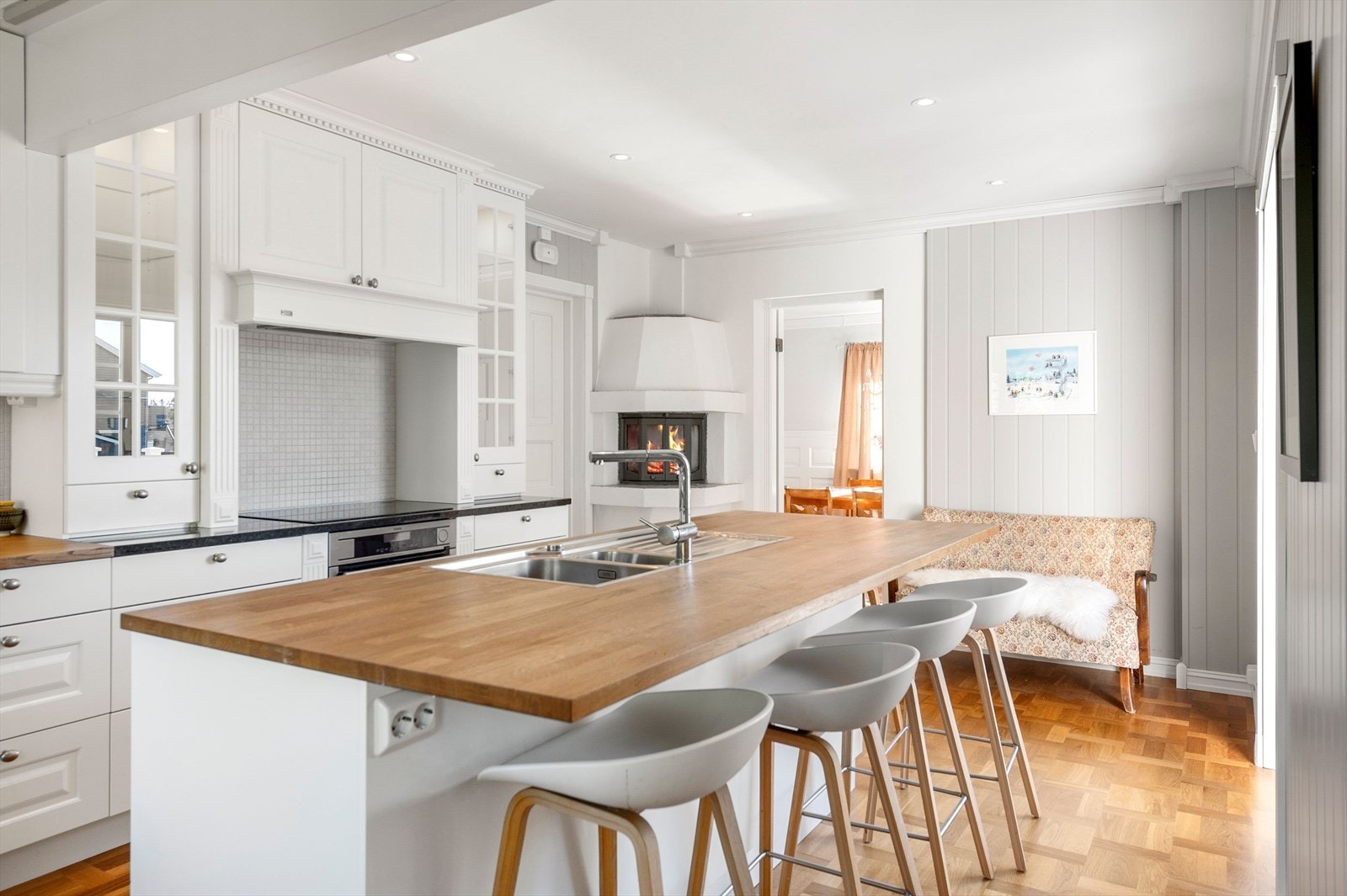 Servant i kjøkkenøy Galleribilde