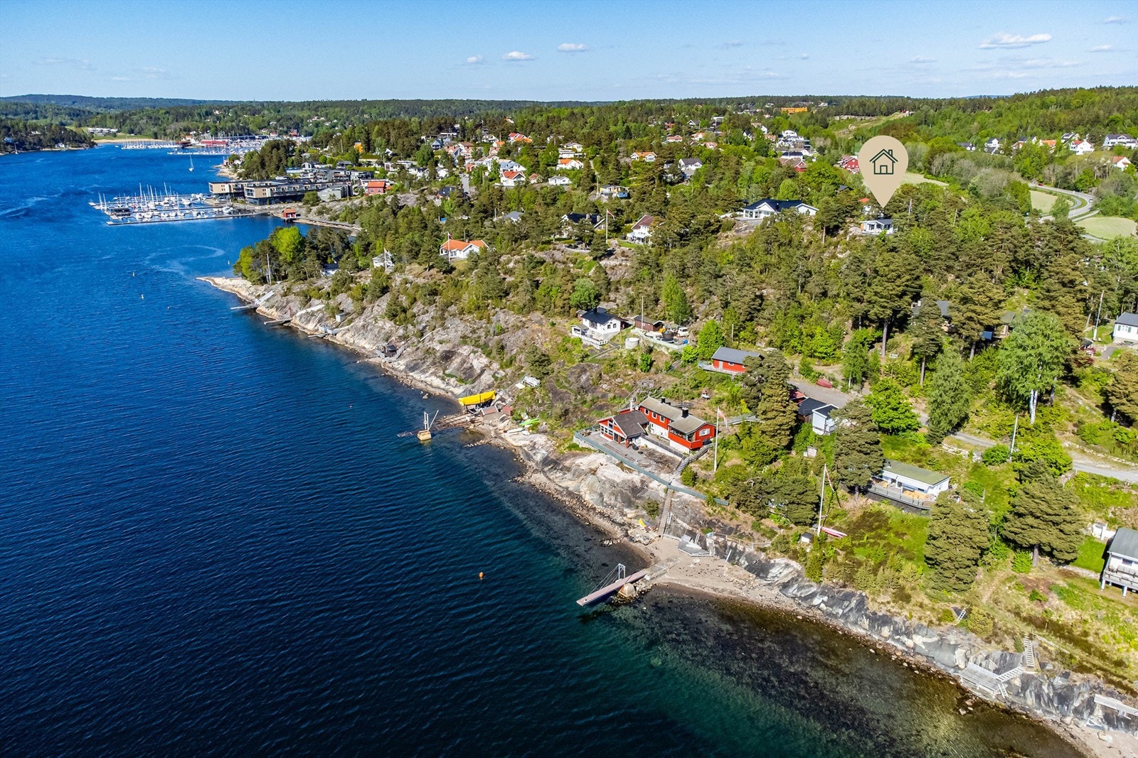 Dette er Sons kanskje mest spektakulære utsiktseiendom, med båtplass ved Son Spa og rett til båtfeste i vannkanten rett nedenfor. Galleribilde