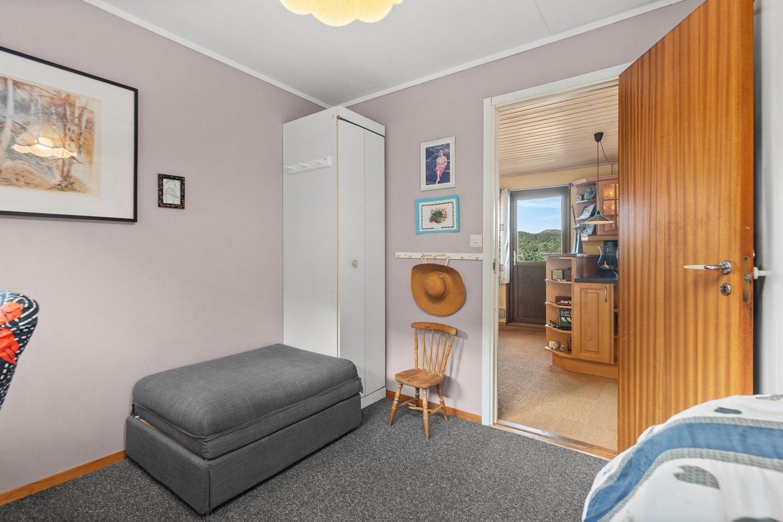 Det er to soverom i hovedetasjen. Galleribilde