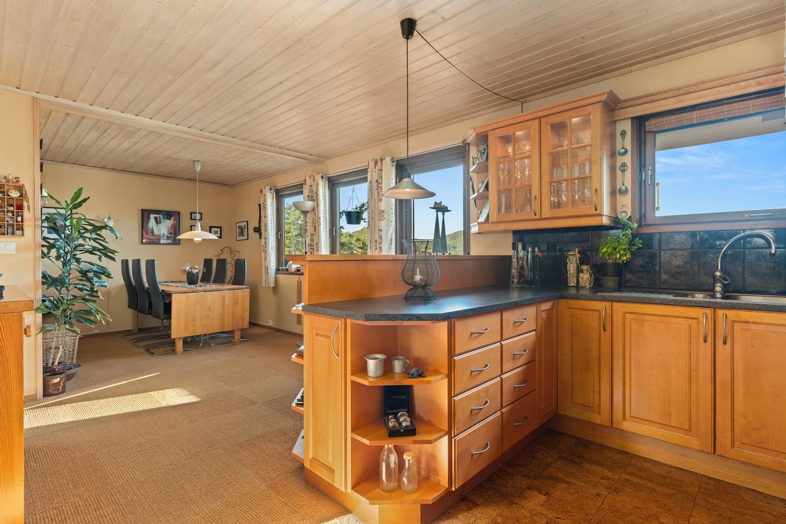 God plass for langbord. Galleribilde