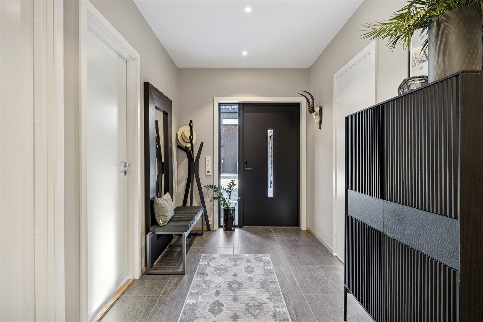 Praktisk flislagt gulv med varmekabler. Galleribilde