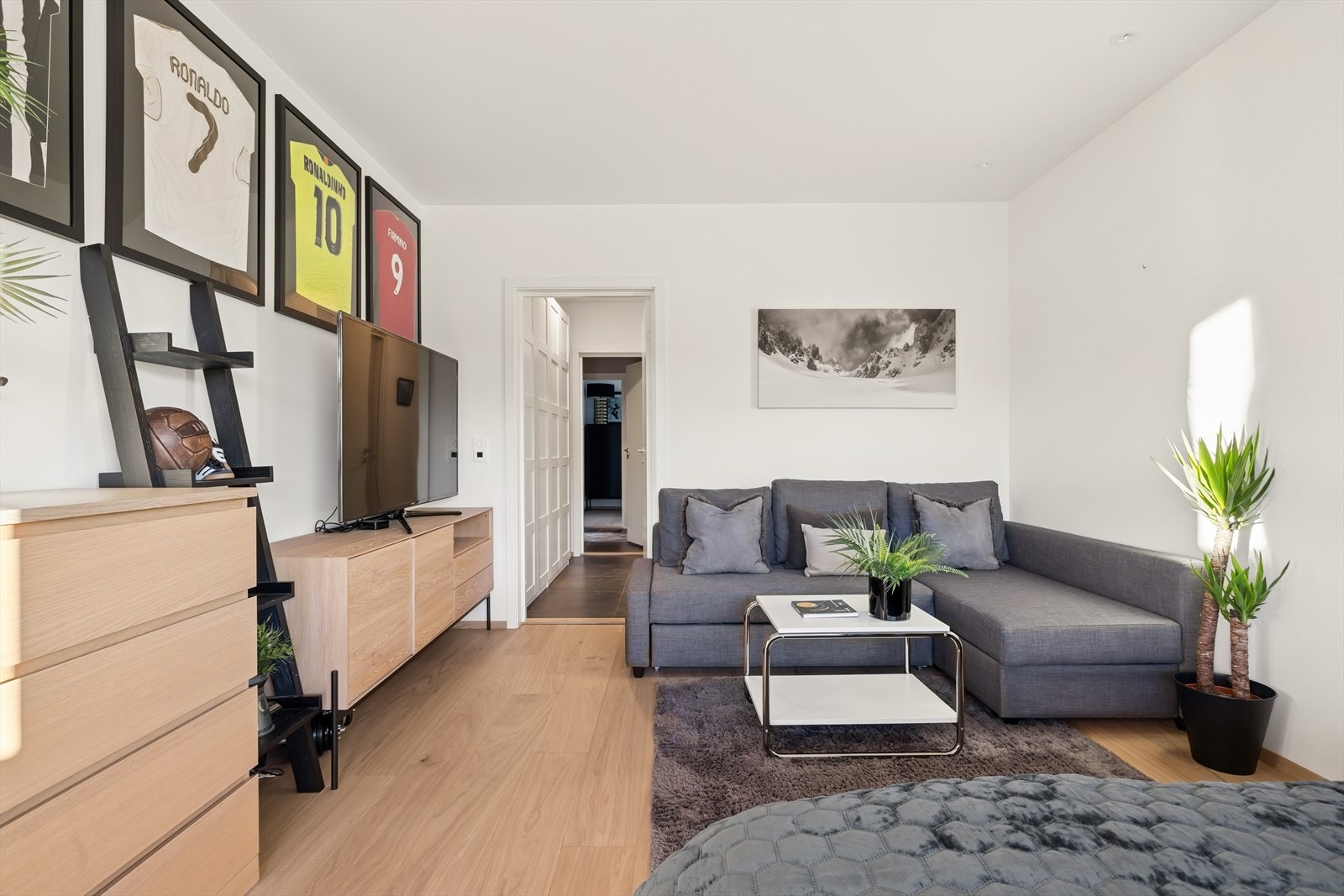 God plass til både seng og sofa eller annet ønsket møblement. Galleribilde