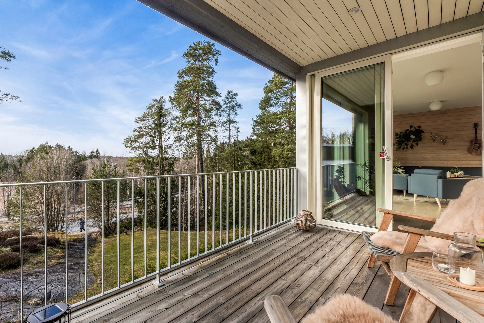 Fra stuen har man utgang til romslig balkong på 8kvm Galleribilde
